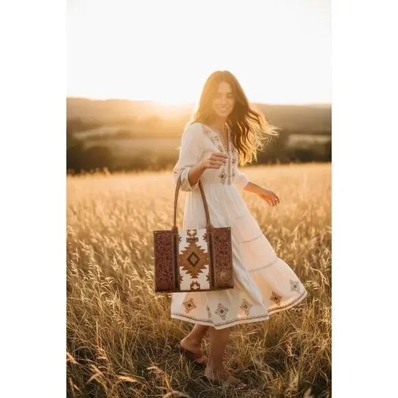 Wrangler Knitted Southwest Tapestry & Tooled Large Brown Tote Bag *NEW w/ Tags* - Picture 3 of 6
